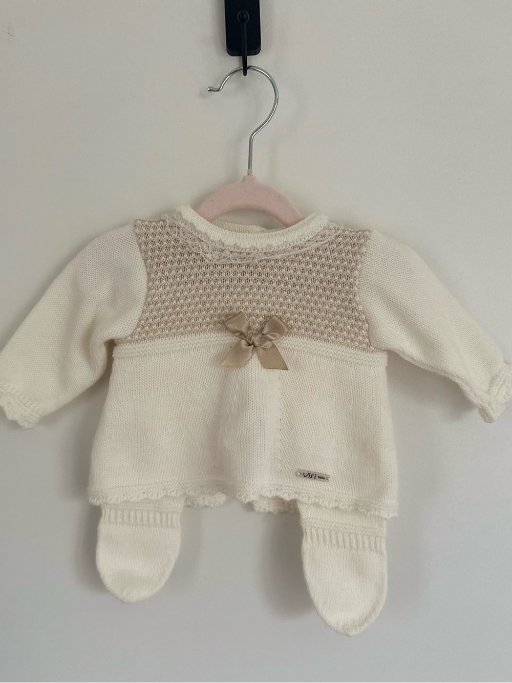 3-Piece Matching Set for Newborn by Visi Bebé in White and Beige